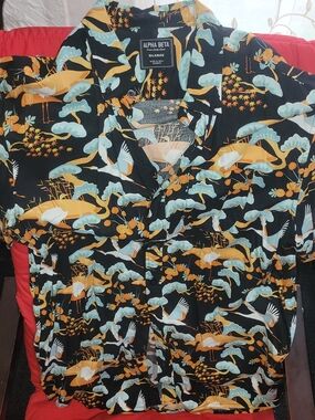 Alpha Beta Men’s Black Crane Print Short Sleeve Button-Down Shirt